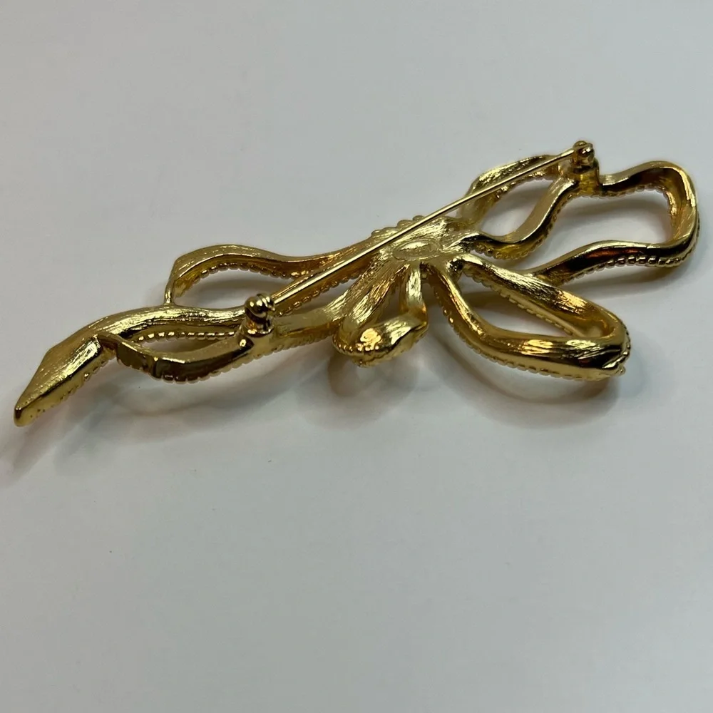 Vintage Crown Trifari Large Ribbon Bow Brooch